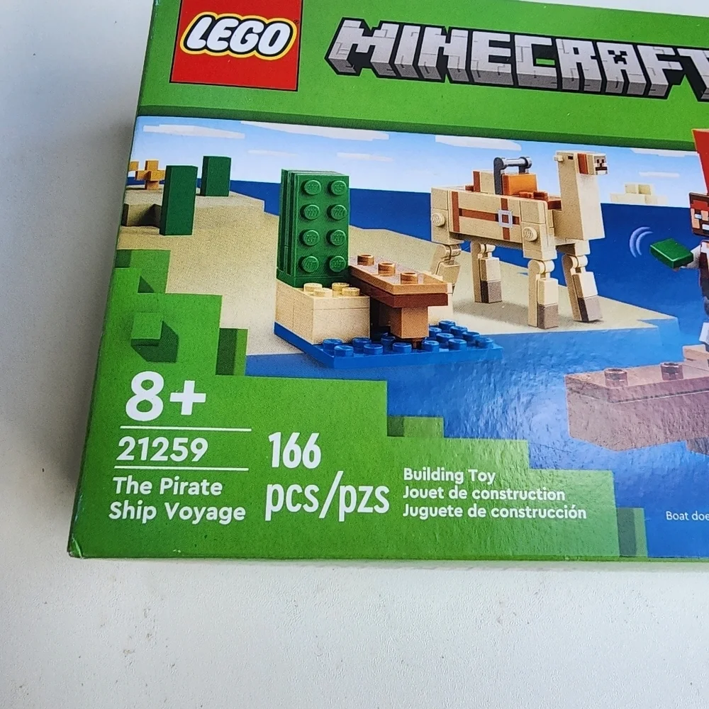 New **sealed** LEGO Minecraft: The Pirate Ship Voyage (21259)